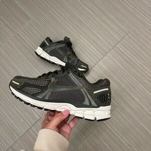 Nike zoom Vomero 5